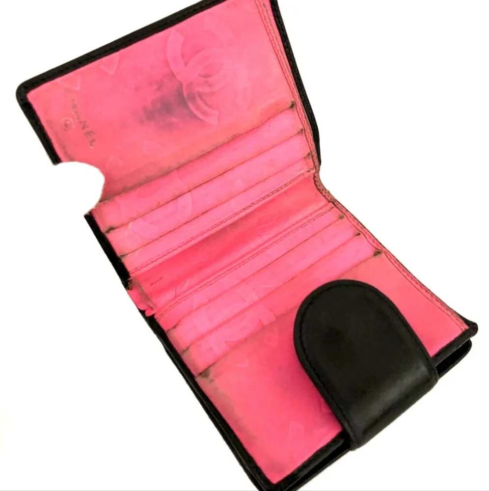 Chanel Black & Hot Pink Combon Lambskin Compact Bifold Wallet (GOOD)COA✨️🖤💕✨️